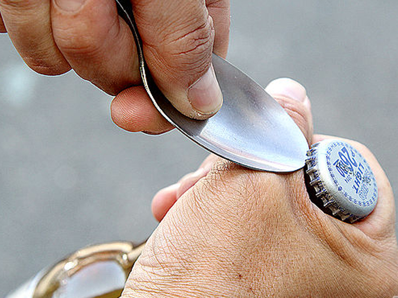 coke opened by a spoon 