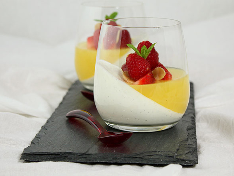 greek yogurt in panna cota