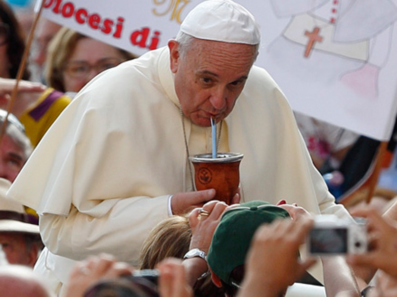 the pope drinking tea