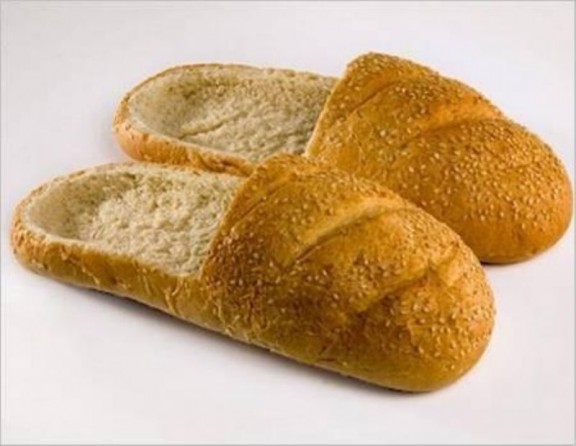 funny-slippers-2-576x446