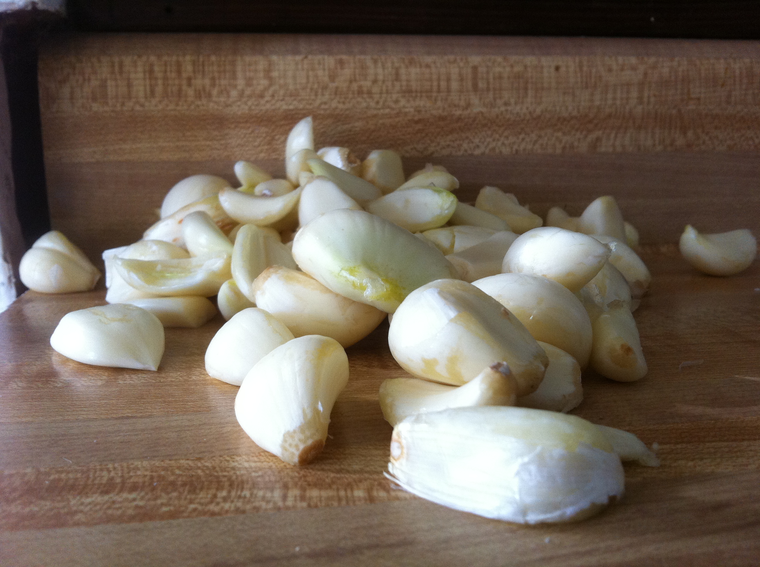 peeled-garlic