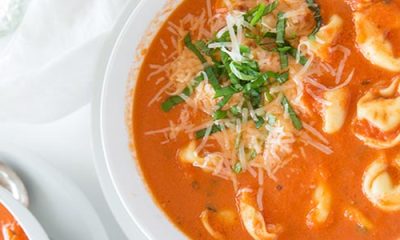 Slow Cooker Tomato Basil Tortellini Soup