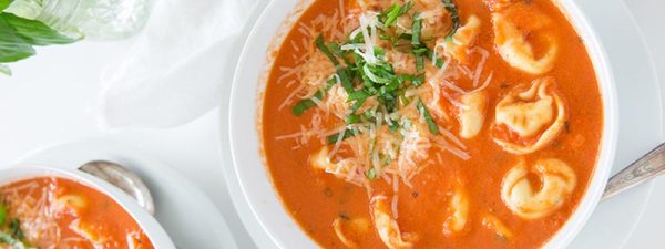 Slow Cooker Tomato Basil Tortellini Soup