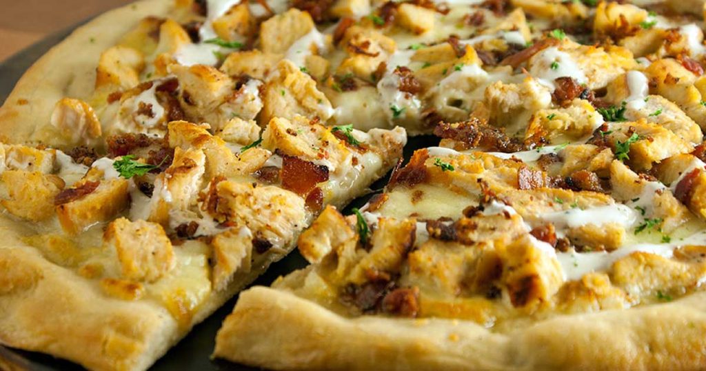 Featured image chicken ranch pizza