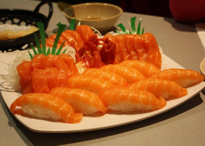 rsz_salmon_sushi_and_sashimi_platter_-_w_sushi