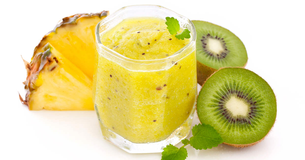 Pineapple Kiwi Smoothie Recipe | HungryForever