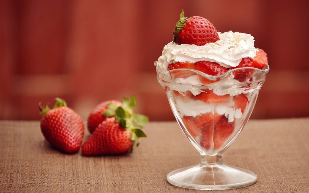 cream-strawberry-dessert