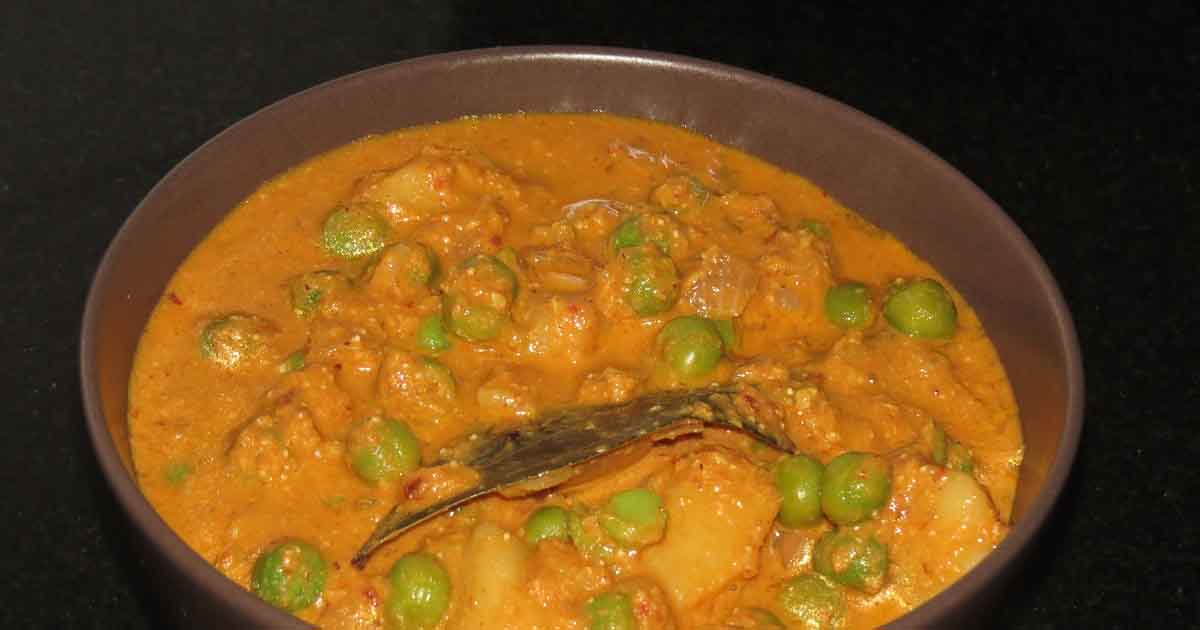 Potato Peas Kurma Green Peas Potato Kurma HungryForever