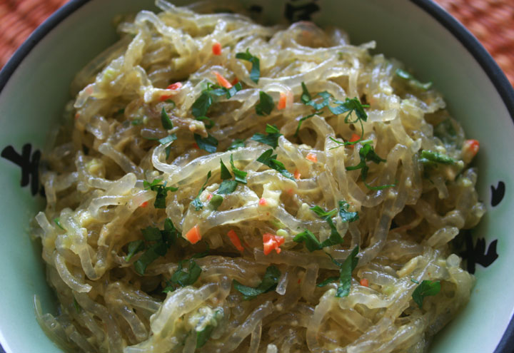 kelp-noodles-with-avocado