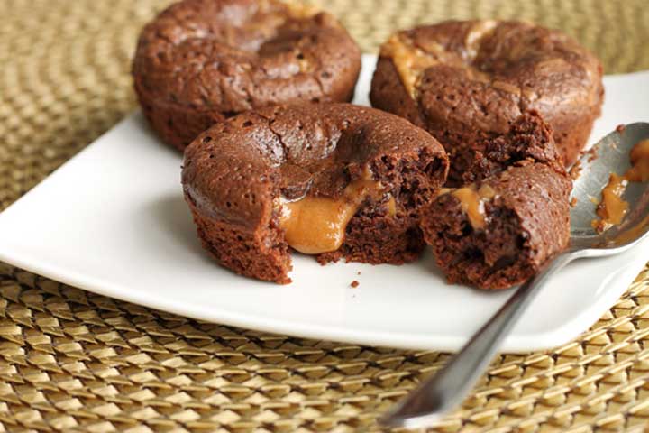 molten-caramel-brownie-cake-recipe