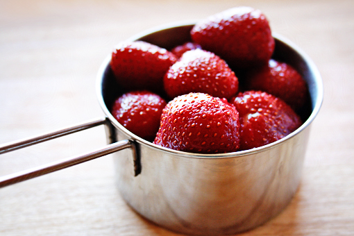 strawberry-cake-strawberries-in-measuring-cup