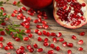 _Pomegranate-delicious-red-fruit_compressed
