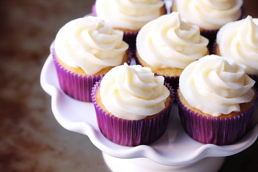 favorite-vanilla-cupcakes-1