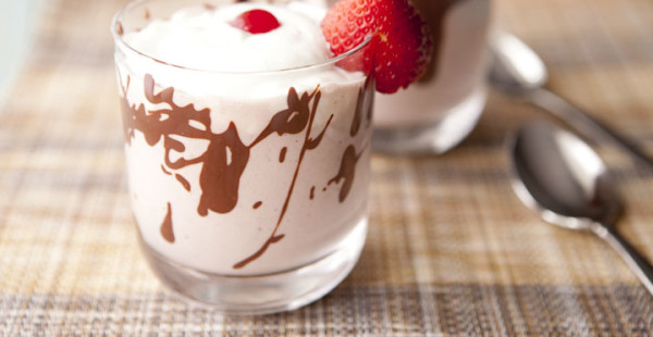 Strawberry Chocolate Shake Recipe - HungryForever Food Blog