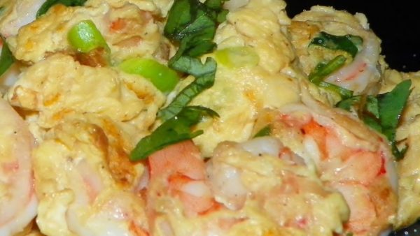 egg-prawn-salad
