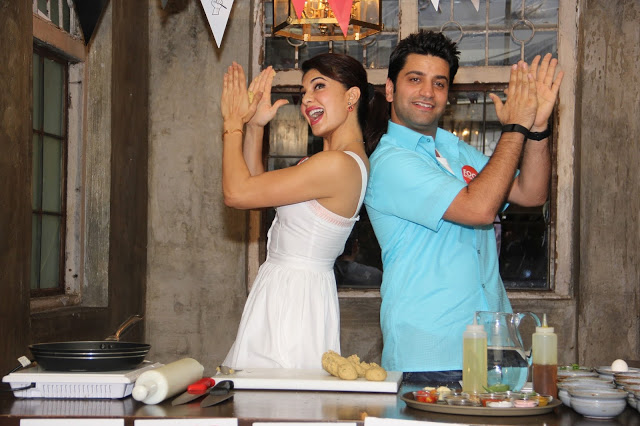 Champions of Food Revolution Day - Jacqueline Fernandez and Chef Kunal Kapur pose for shutterbugs-min