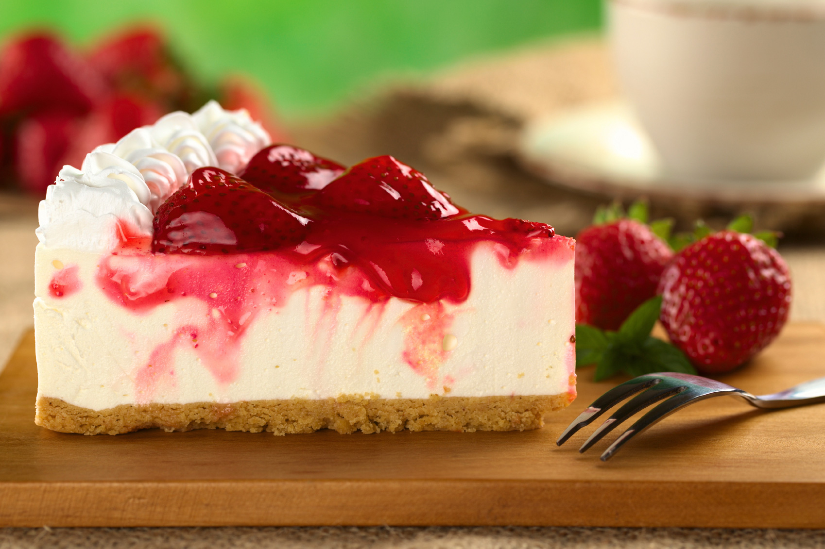 Strawberry-Cheesecake-with-Strawberry-Syrup
