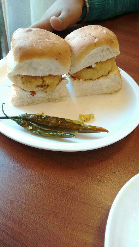 maharashtra sadan vada pav