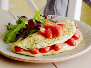 fnk_herbed-eggwhite-omelet-with-tomatoes_s4x3-jpg-rend-sniipadlarge