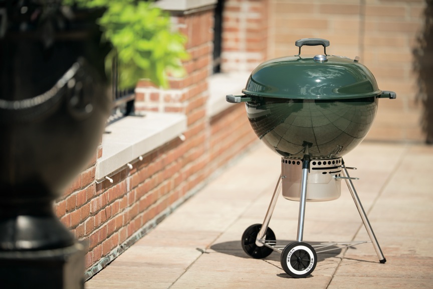 1357001B14 2014 Weber One Touch Gold Charcoal Grill 22.5 Inch Green Lifestyle