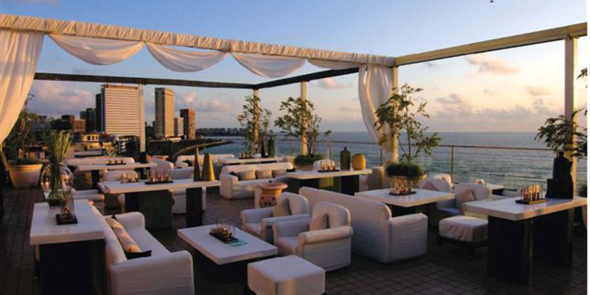 Head To The Best Rooftop Bars in Mumbai For A Sublime Experience