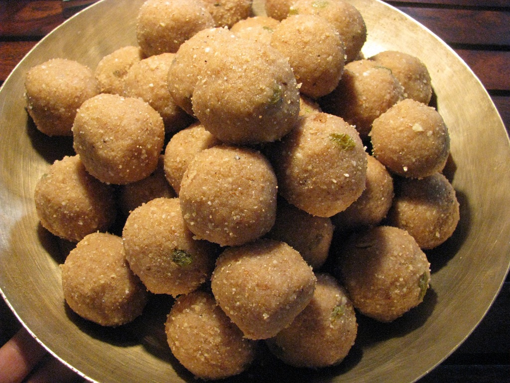 atta-ladoo-recipe