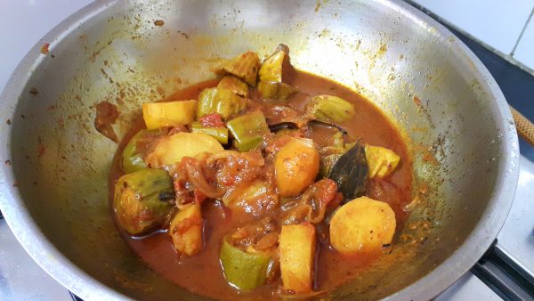 aloo-parwal-curry-recipe