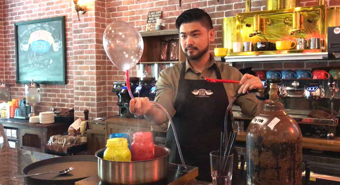 A 'FRIENDS' Themed Cafe In Singapore Is Serving Edible Helium Balloons