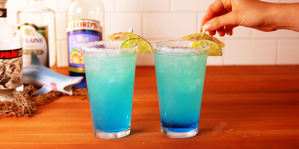 This Blue Crush Margarita Recipe Is All You Need - HungryForever Food Blog