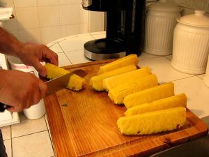 easiest-way-to-cut-a-pineapple