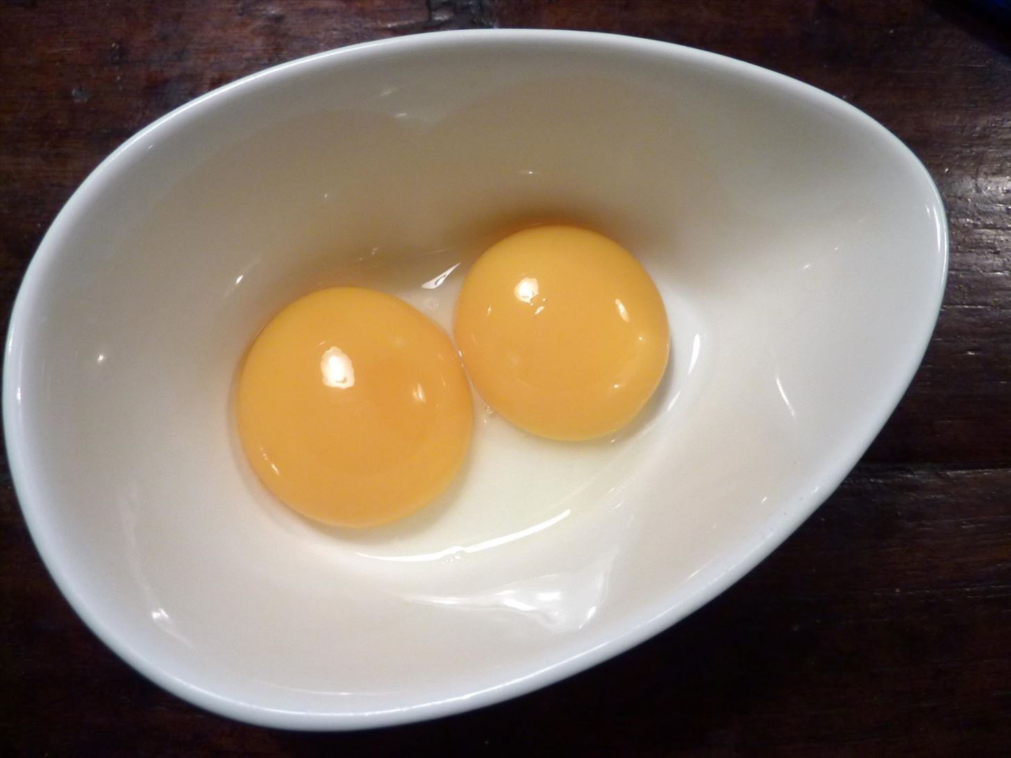 Easy Way To Separate Egg White From Yolk? HF Food Blog