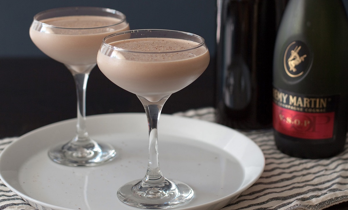 Brandy Alexander Cognac and Creme De Cacao HungryForever Food Blog