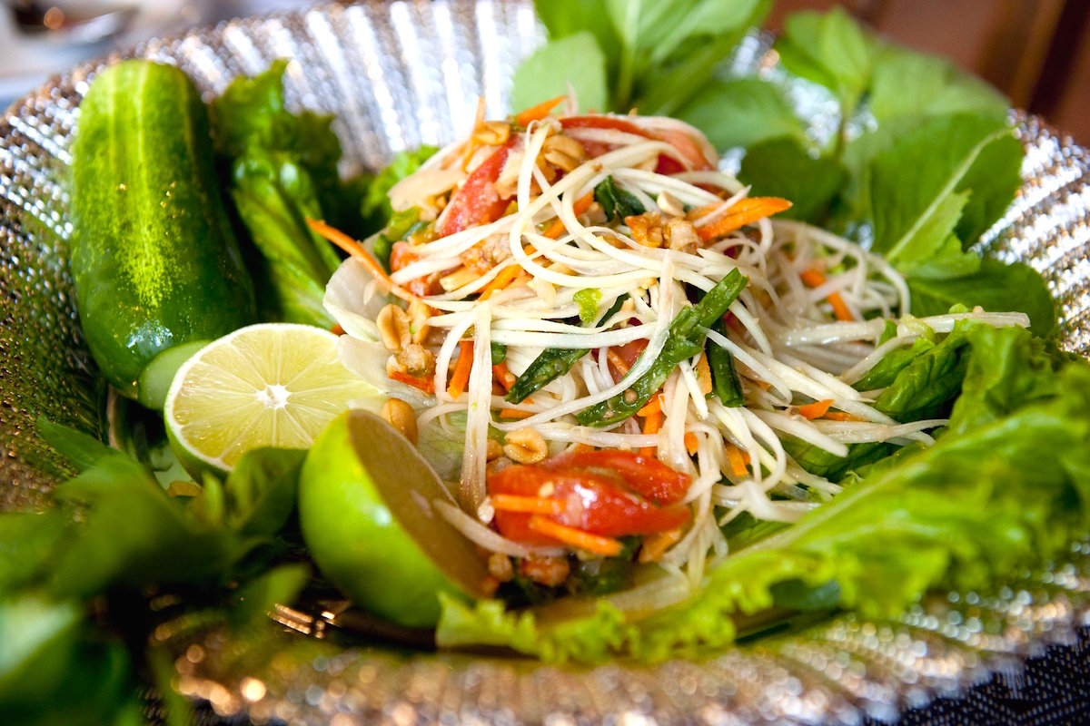 Som Tom Thai Green Papaya Salad Recipe Hungryforever Food Blog