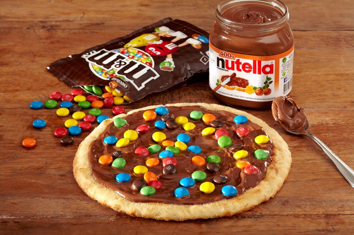 Chocolate And Nutella Pizza Recipe - HungryForever Food Blog