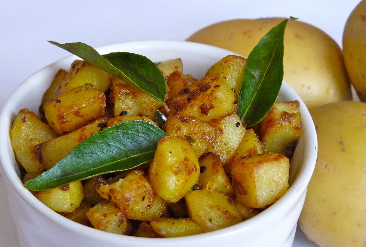 Potato Fry Recipe Potato Varuval in Tamil உருளை கிழங்கு வருவல்
